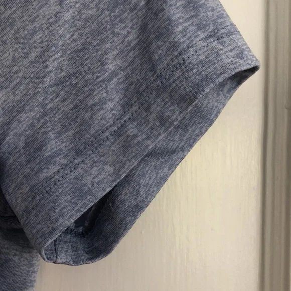 Women’s Under Armour V-Neck T-Shirt Size XS - Picture 5 of 8